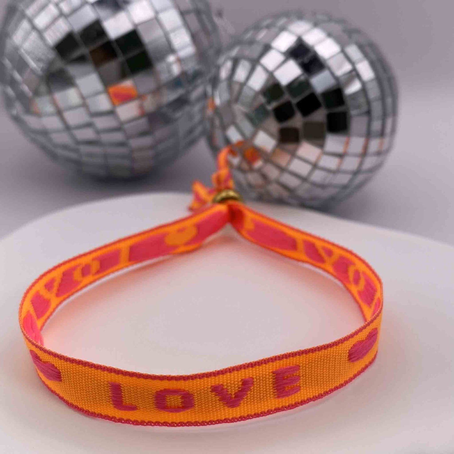 Ruban message "Love" orange fluo